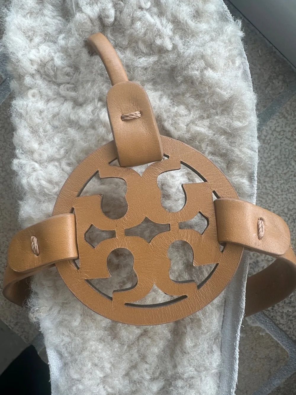 Tory Burch Tan Leather Logo Shearling Slides with Cream Footbed - Like NEW - Picture 6 of 7